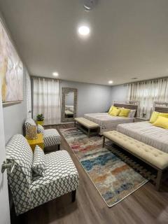 Lux Family Xcape with HotTub Fireplace Deck BBQ - Silver Spring - 3