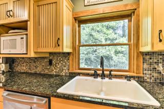 Black Mountain Cabin with Screened Porch and Views! - Black Mountain - 1
