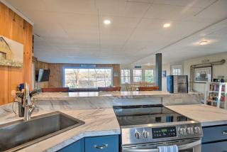 Updated Bristol Lakehouse with Kayaks and Beach Access - Bristol - 1