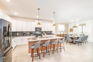 Luxury home, private pool, themed bedrooms, prime location - Kissimmee - 3