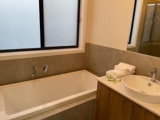 Entire 4 Bedroom Brand New Home In Melton South ! - 3
