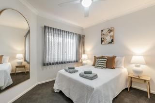 La Ronde 2 - Hear the Surf - Yamba - 2