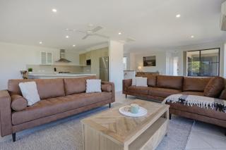 Tura Beach House - 9