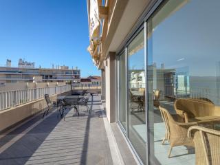 Appartement climatisé avec terrasse, à 50m de la plage et proche commerces, gare et centre-ville. - FR-1-466A-9 - Saint-Raphaël - 2