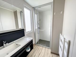 Mobil-home Grand Confort proche plage avec piscine chauffée, fitness et parking, Jullouville - FR-1-361A-17 - Jullouville-les-Pins - 4