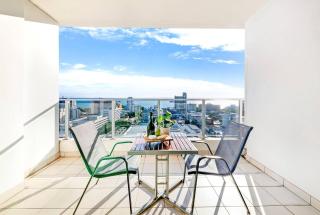 Arafura Adventure - CBD Suite with Sprawling Views - 1