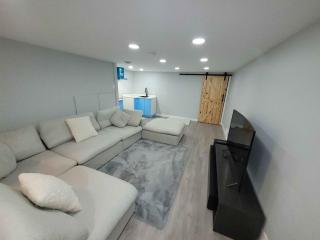 Gorgeous Basement Unit - 0