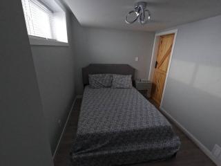 Gorgeous Basement Unit - 7