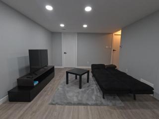Gorgeous Basement Unit - 3
