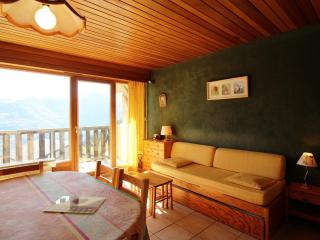 Confortable T2 au pied des pistes avec balcon et parking gratuit - FR-1-297-95 - Auris - 0