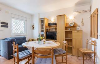 Nice Apartment In Pula With Kitchen - Medulin - 4