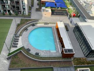 M-city Apartment - Executive Twin King Ensuites - Fully equipped - Free Parking, fast Wifi, smart TV, Netflix, complementary drinks & amenities - M-city shopping centre Clayton 3168 - Clayton North - 4