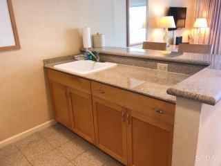 Ilikai Apt 308 - Spacious Studio with Stunning Ocean & Harbor Views - Honolulu - 1