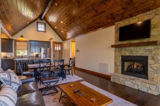 Kikis Hideaway at Eagles Nest - 4