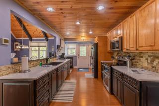 Creekside Cabin at Linville Land Harbor - Newland - 4