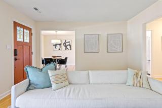 @ Marbella Lane - Modern and Sleek Home in Redwood - 2