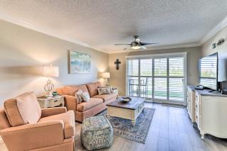 Sunlit St Petersburg Condo with Community Pool - 9