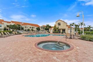 Sunlit St Petersburg Condo with Community Pool - Sint-Petersburg - 8