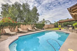 Poolside Oasis in Glendale with Desert Surroundings! - Glendale - 0