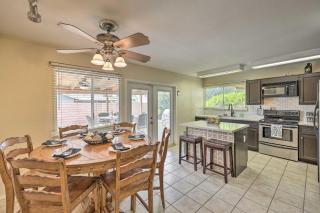 Poolside Oasis in Glendale with Desert Surroundings! - Glendale - 5