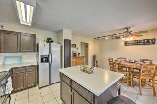Poolside Oasis in Glendale with Desert Surroundings! - Glendale - 2