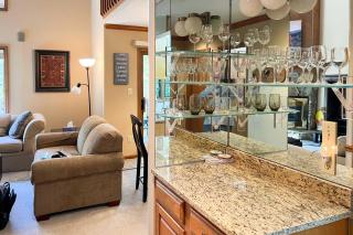 Less Than half Mi to Sugar Mountain Resort Cozy Condo! - Sugar Mountain - 2