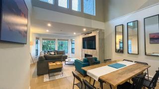 2BR plus Loft, Modern and Spacious, Hot Tub and Sauna, Private Balcony, Fireplace - 9