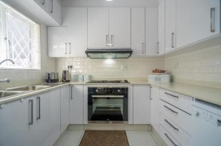 Durban Overport Halaal Accommodation 3V "No Alcohol, Strictly Halaal, No Parties, No Noise, Luxury Apartment, Self Catering "300m from Musjid Al Hilaal" - 5