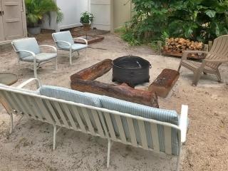 Treasure Island Beach Retreat Sleeps Up To 3 - St Pete Beach - 1