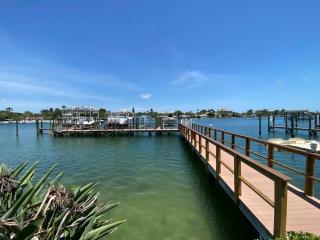 St Pete Beach Penthouse Beach & Intercoastal Views - St Pete Beach - 7