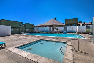 Pool Access and Lake Views Modern Garden City Home - 7