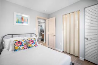 Unit 3 European style King size bed Stockton College - Atlantic City - 6
