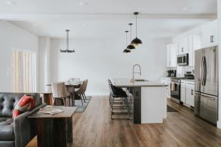 The Circle Unit B - 4