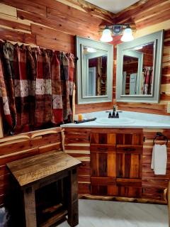 Log Cabin Inn - Eureka Springs - 6