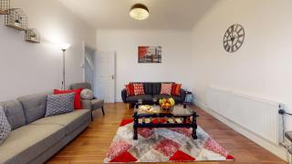 JDB Romford 5-Bedroom House with parking - 7