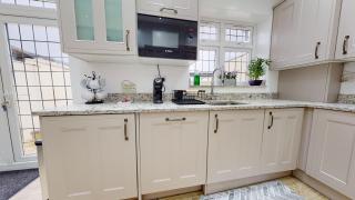 JDB Romford 5-Bedroom House with parking - Goodmayes - 4
