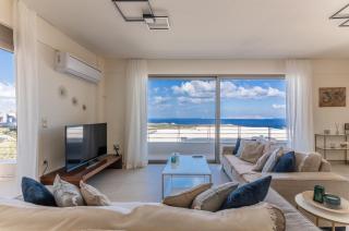 3 Bedroom Villa with Stunning Sea View & Private Parking - 0
