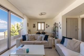 3 Bedroom Villa with Stunning Sea View & Private Parking - 4