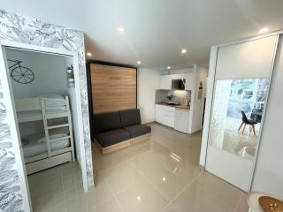 Grand studio en centre ville et à 50 mètres du port, climatisé - 1