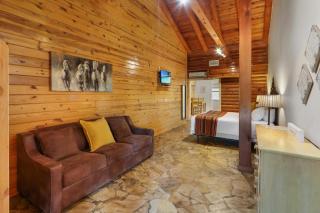 Wimberley Log Cabins Resort and Suites- Unit 3 - Wimberley - 9