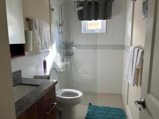 Seamist villa @Oceanpointe Lucea comfy 2BR w/pool gym & parking - Lucea - 2