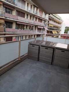 EMPLACEMENT DE PREMIER ORDRE EN BAS DES PLAGES ET DES COMMERCES - Juan-les-Pins - 1