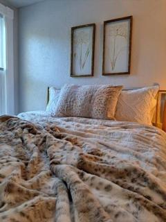 Saco Riverside Apt Modern & Cozy 3 bedroom 3rd flr - Conway - 1