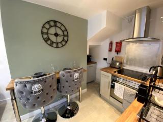 Cardiff Coach House with Hot Tub & Log Fire - Cardiff - 3