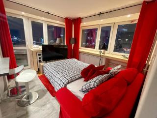 LOVE metro WiFi 300Mbs 65’TV Netflix HBO AppleTV+ - Warsaw - 1