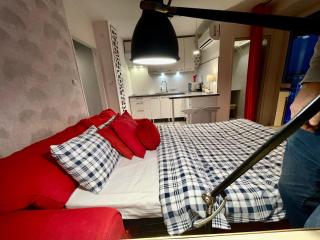 LOVE metro WiFi 300Mbs 65’TV Netflix HBO AppleTV+ - Warsaw - 9