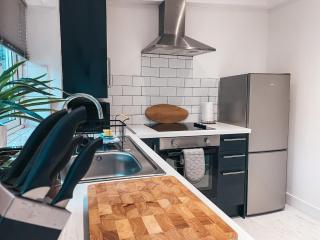 Hamilton House by Solace Stays - Merthyr Tydfil - 1