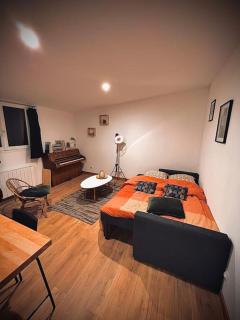 Home Studio - Poses - 1
