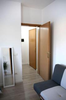 Cozy White Studio near New Bazaar / City Center - Tirana - 4