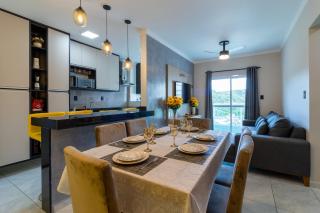 Refúgio Aconchegante no Canto do Forte Apê com 2 Quartos, Suíte, Wi-Fi e Garagem - 8